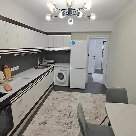 Airport 24&24 Car Parking Apartment