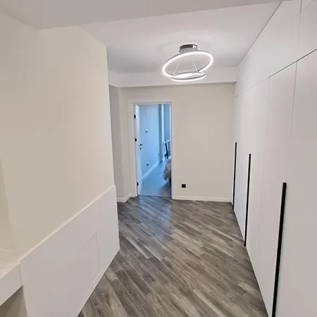 Airport 24&24 Car Parking Apartment
