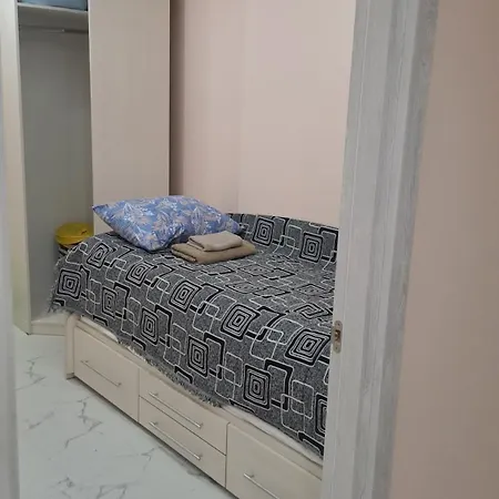 Airport 24&24 Car Parking Apartment *