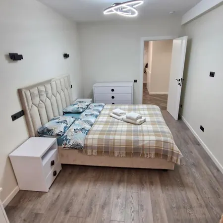 Airport 24&24 Car Parking Apartment *